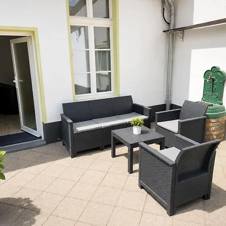 Grosse Mit Terrasse In Bedburg-hau