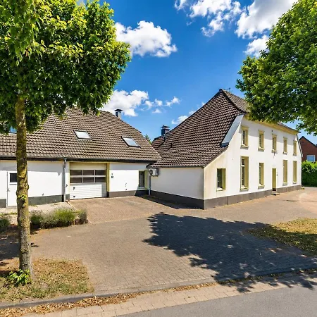Grosse Mit Terrasse In Bedburg-hau Daire Hau